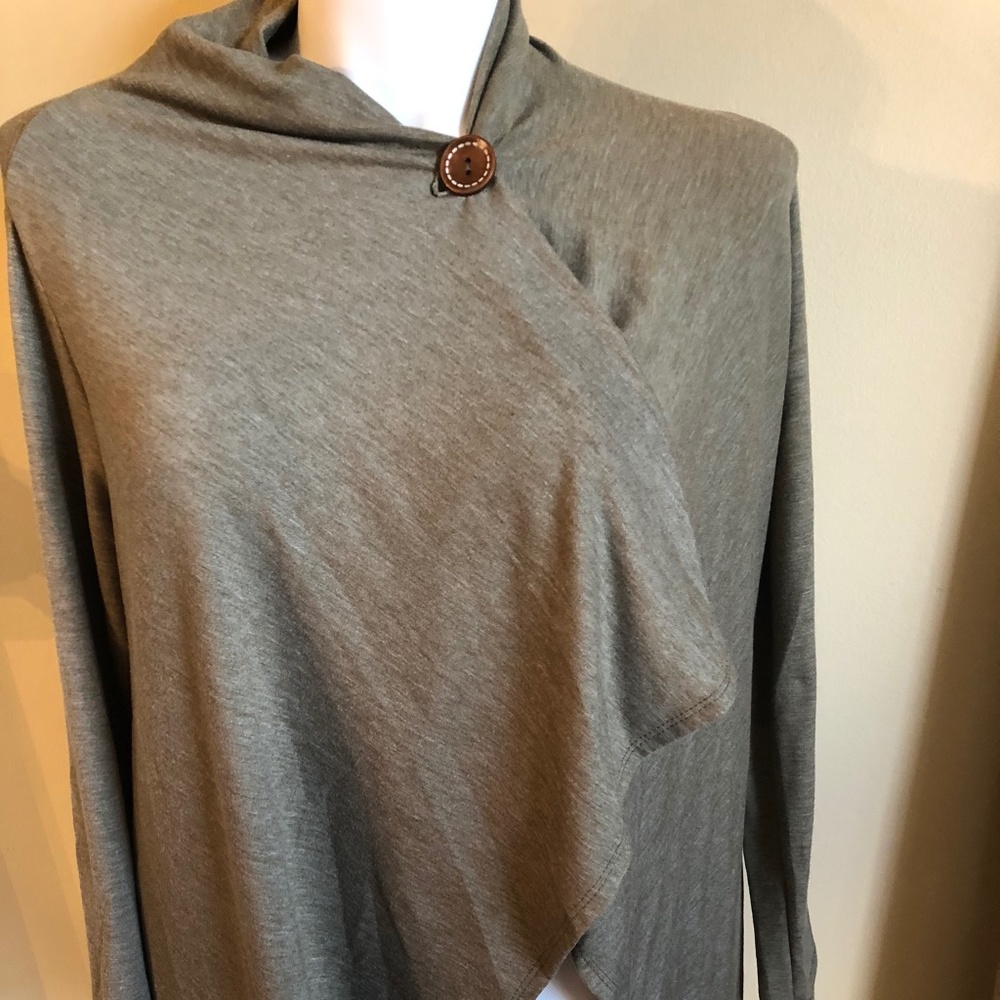 H
Sweater